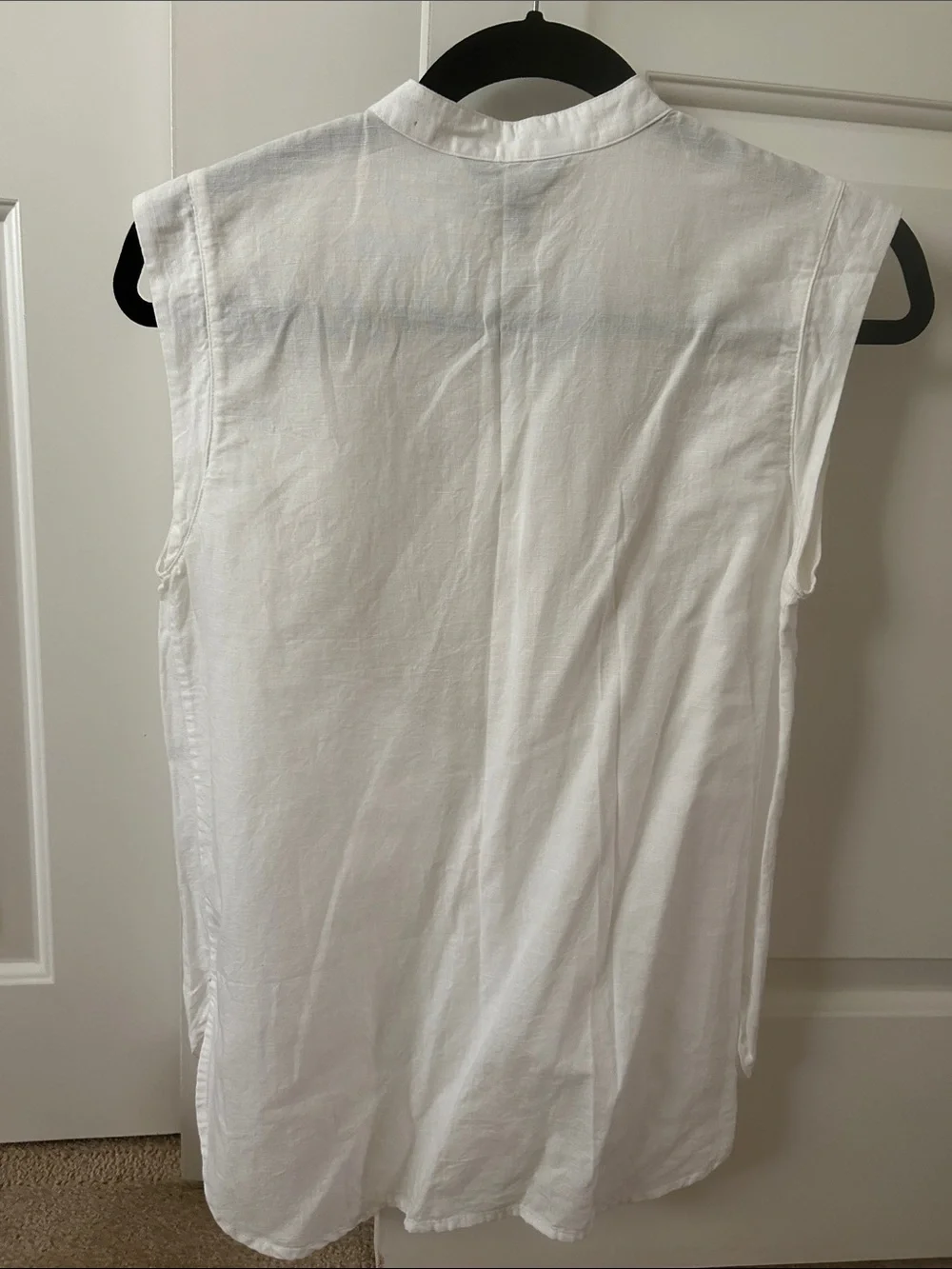 Banana Republic Women's White Sleeveless Embroidered Linen Shirt